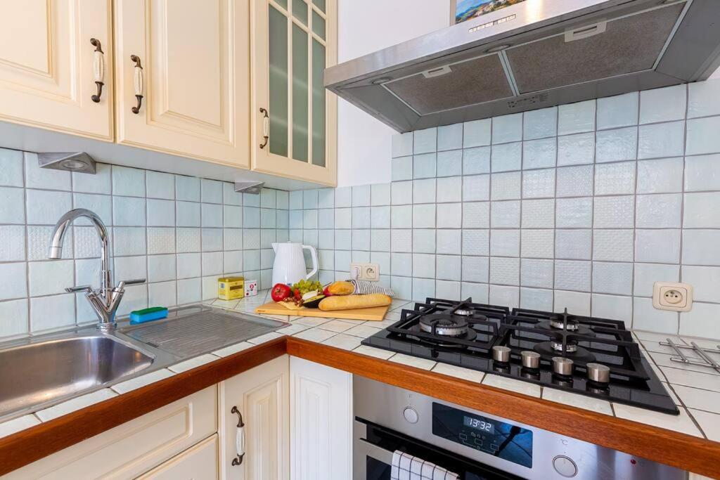Appartamento Cozy, Bright, Comfy Studio Next To The Old Town. Varsavia Esterno foto