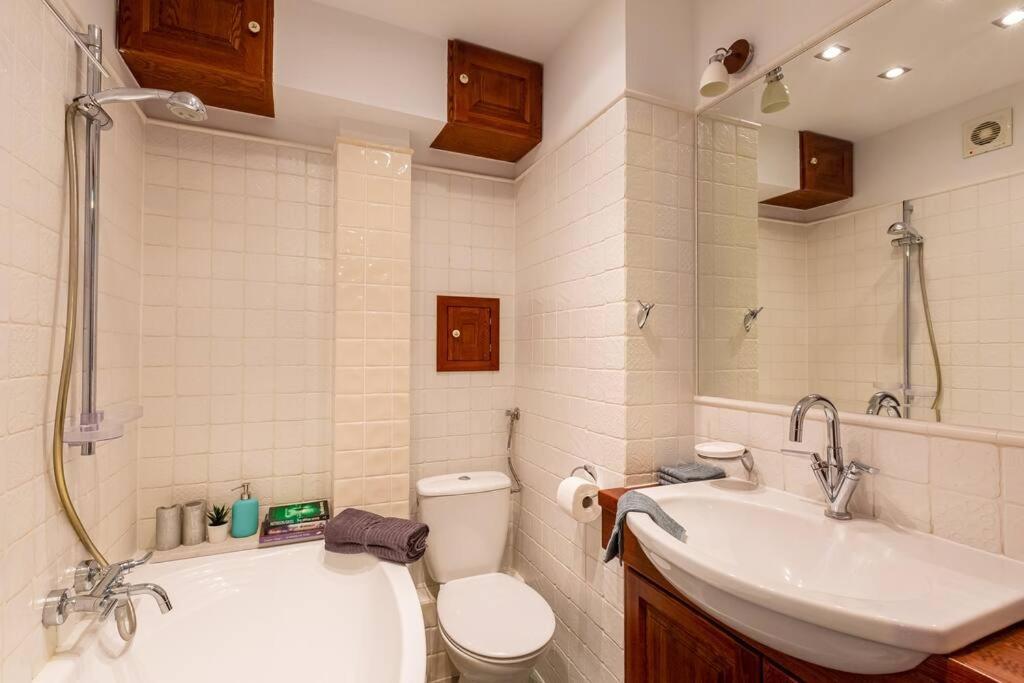Appartamento Cozy, Bright, Comfy Studio Next To The Old Town. Varsavia Esterno foto